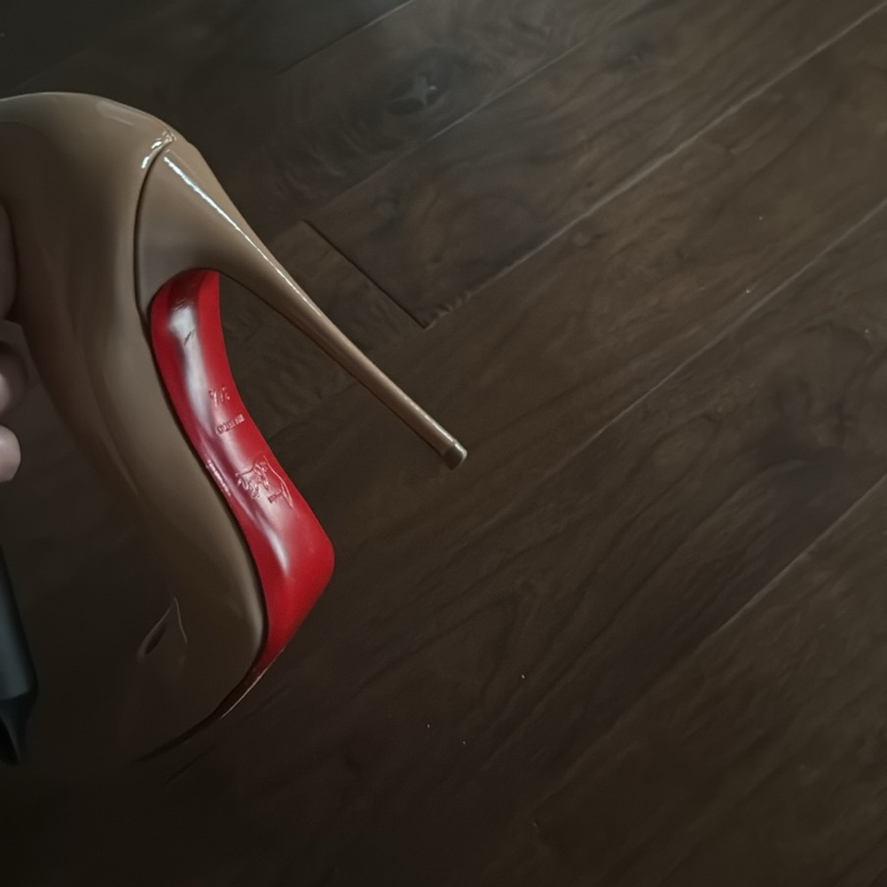 Heels - Picture 3 of 3